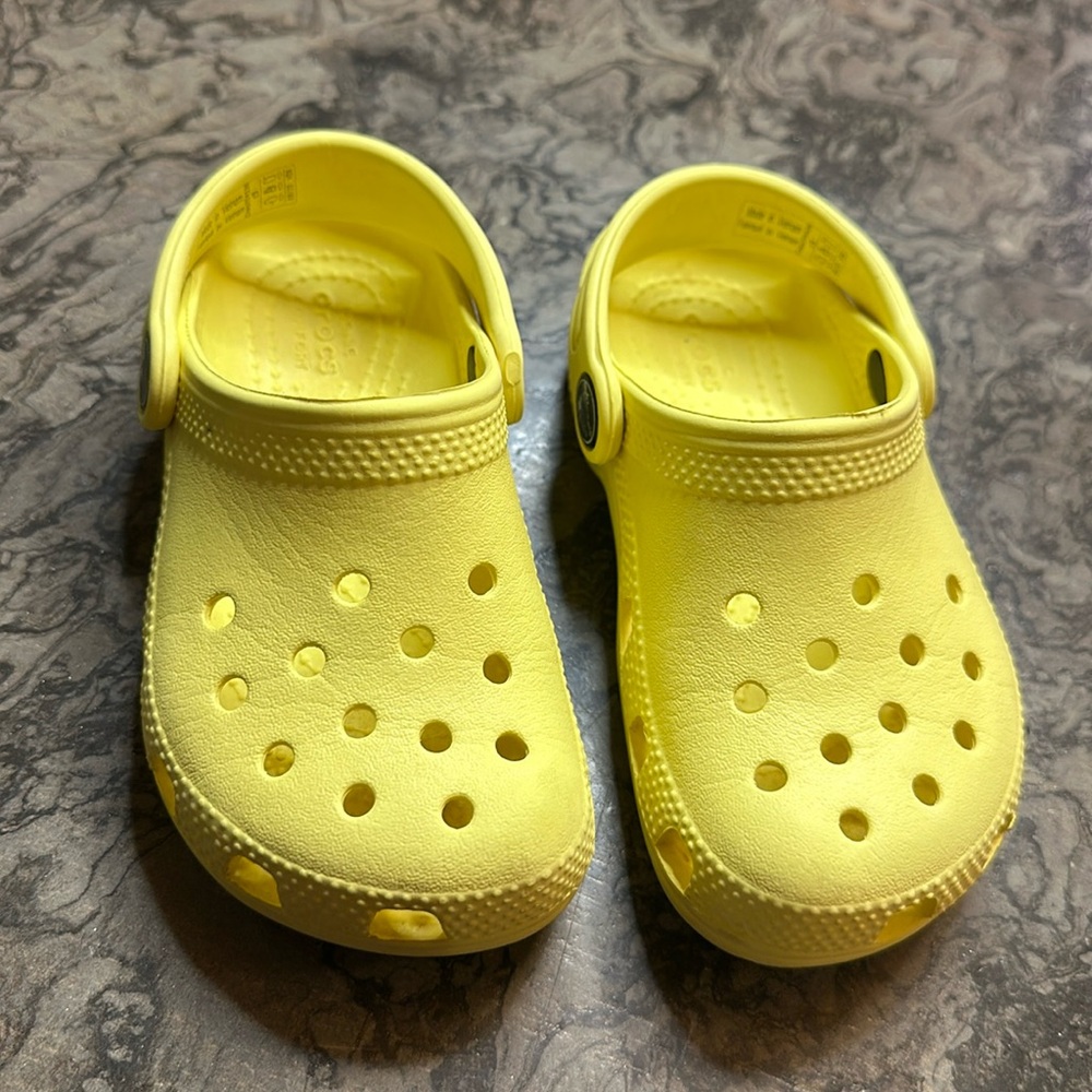 Size C9 Toddler Yellow CROCS